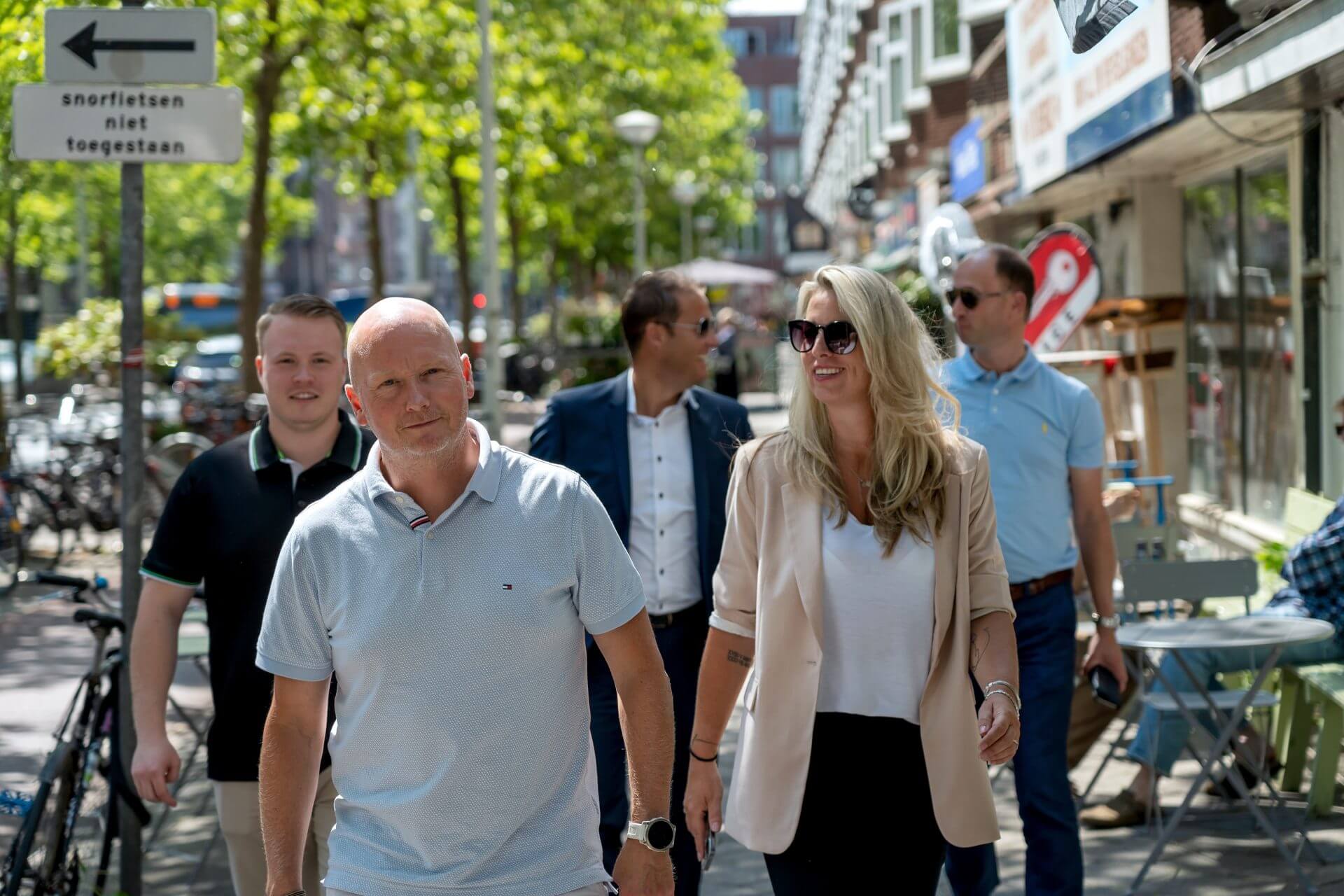 11makelaars_team_amsterdam_straat-1.jpg